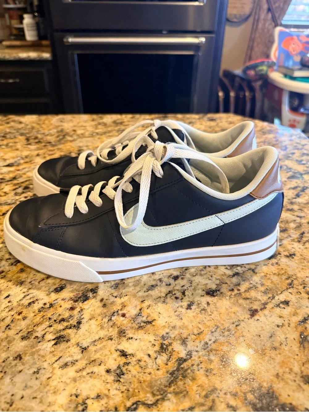Nike sleek black